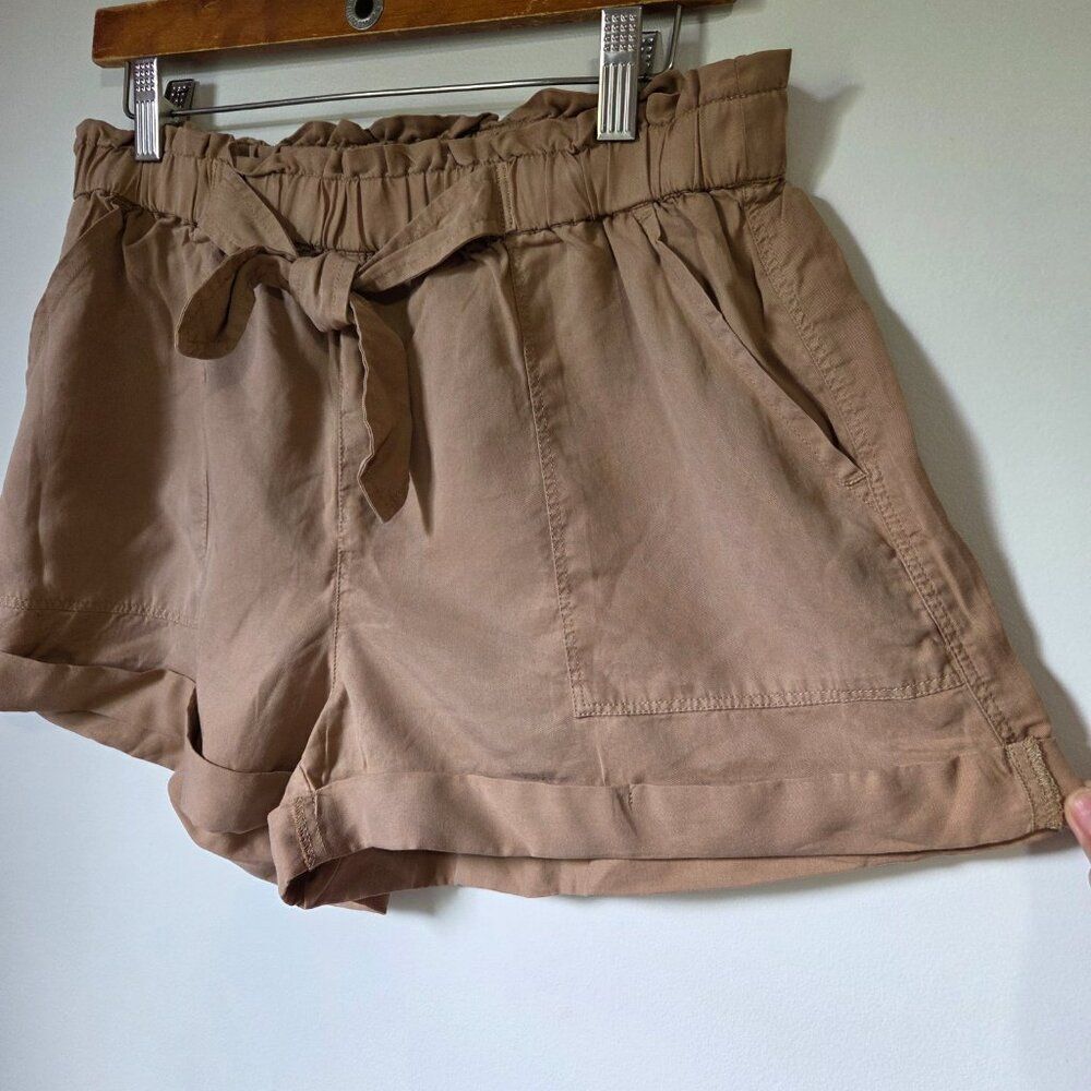 EUC AERIE TAN LYOCELL SHORTS CUFFED SIZE LARGE - Picture 2 of 14